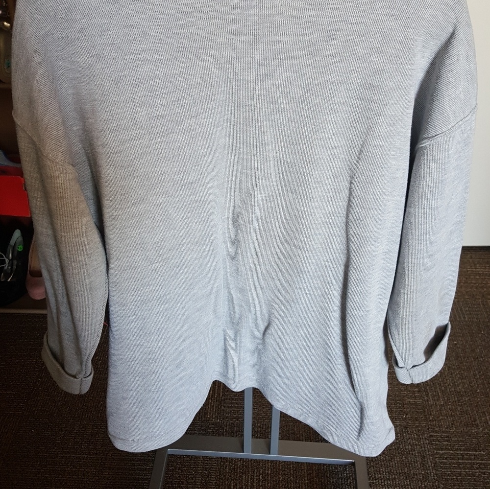 Like New Sweater - Picture 2 of 3